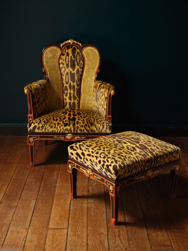 An Italian Brown and Orange Lacquered and Parcel-Gilt ‘Chinoiserie’ Bergère and Stool, ca. 1900